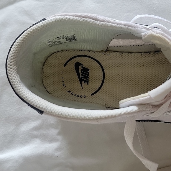 Nike high tops EUC - Picture 6 of 7